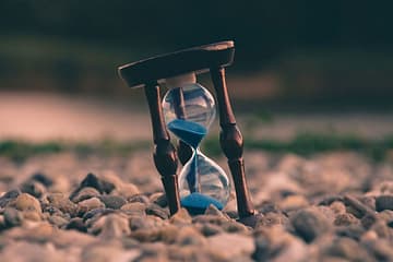 picture of an hour glass to indicate length of massage treatment